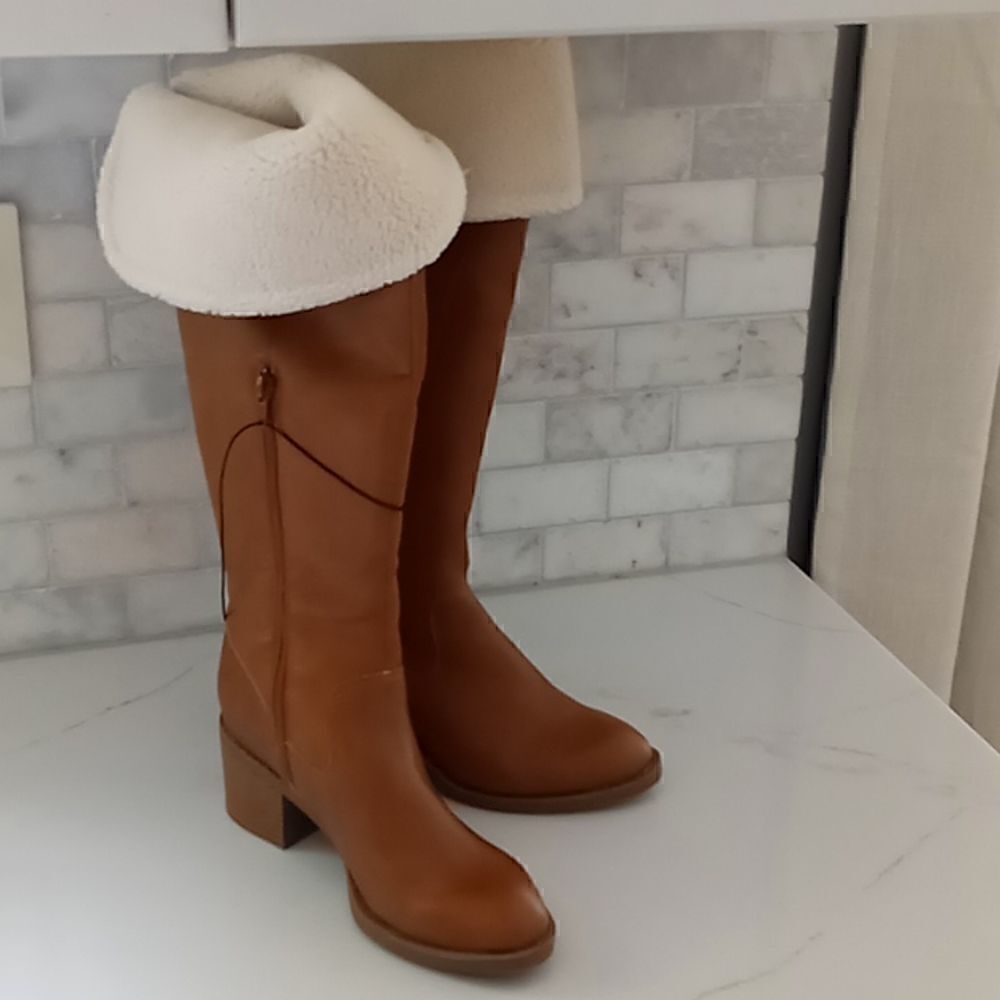 A. n.a a new approach boots new with tags size 7